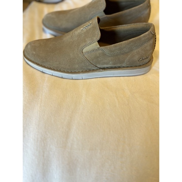 Men's Clark's Suede Slip On Shoes New Without Box Never Worn‎ Beige Color - Picture 5 of 8